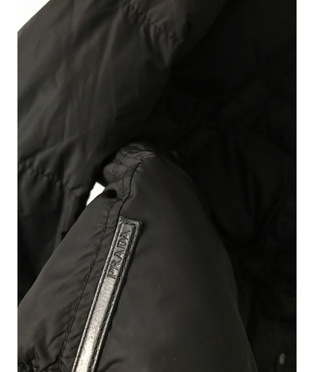 PRADA Черный полиамидовый пуховик, фото 3