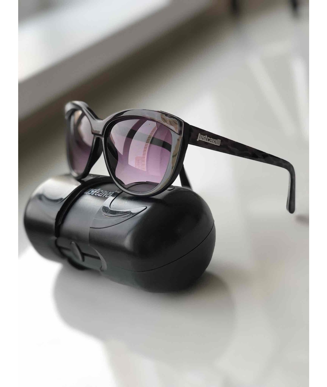 JUST CAVALLI Черные пластиковые солнцезащитные очки, фото 2