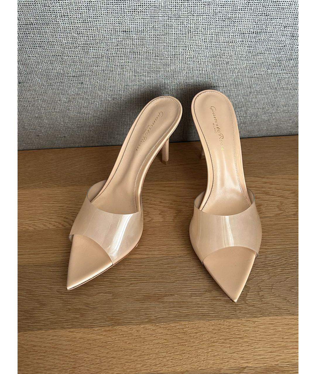 GIANVITO ROSSI Бежевые кожаные мюли, фото 2