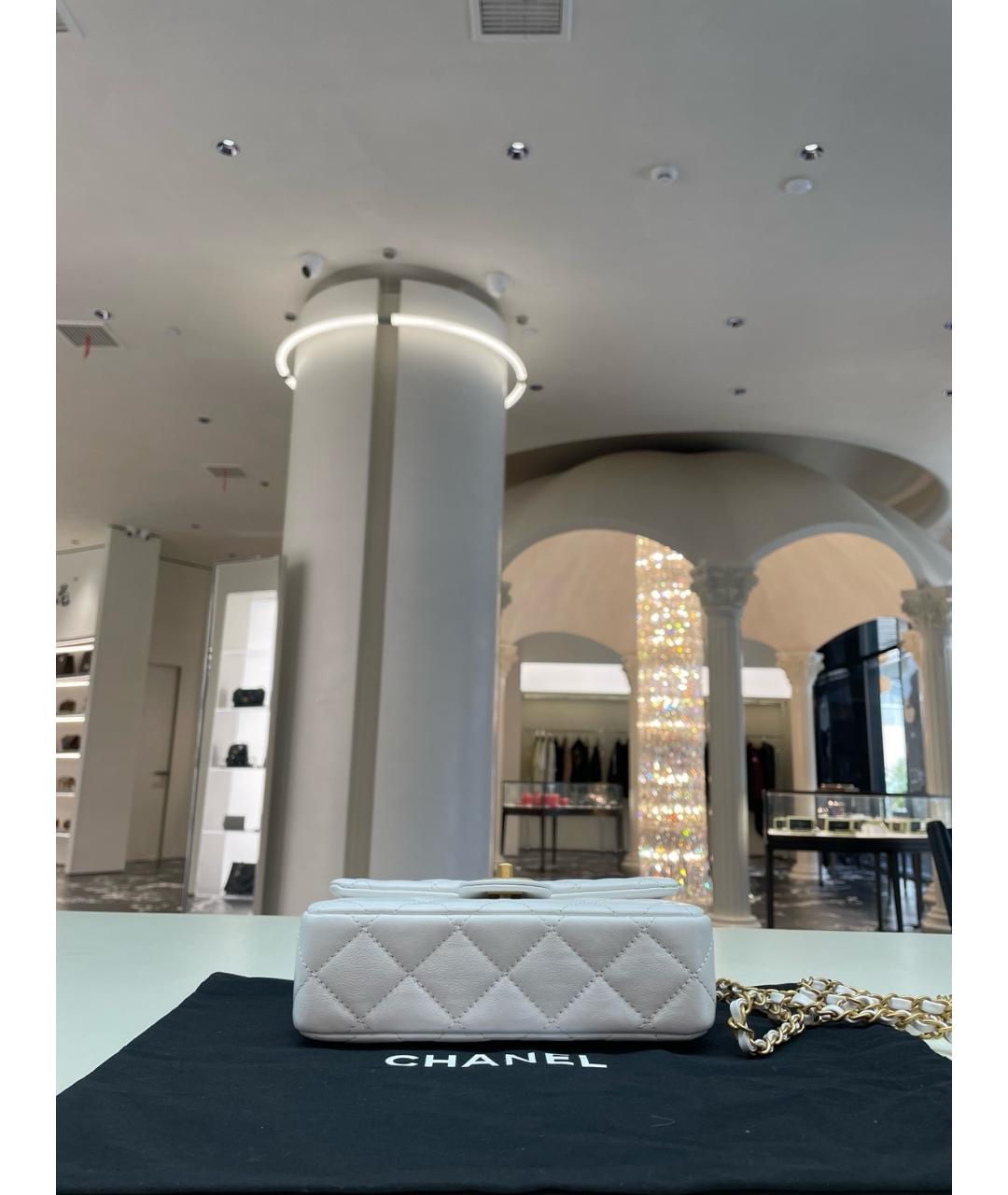 CHANEL Белая кожаная сумка с короткими ручками, фото 5