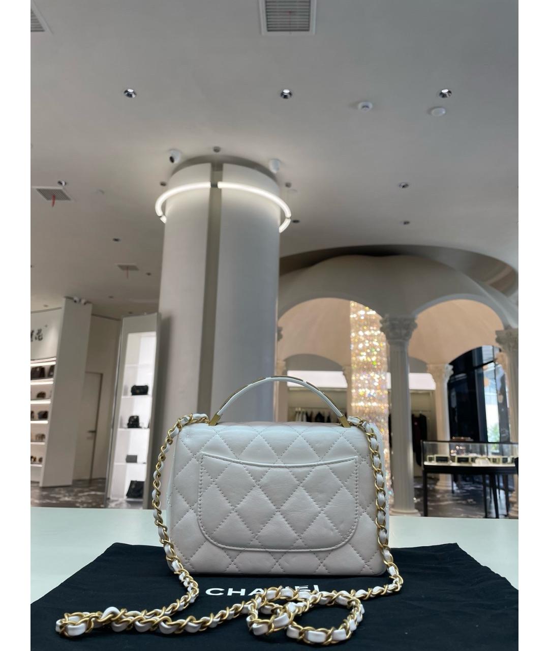 CHANEL Белая кожаная сумка с короткими ручками, фото 2