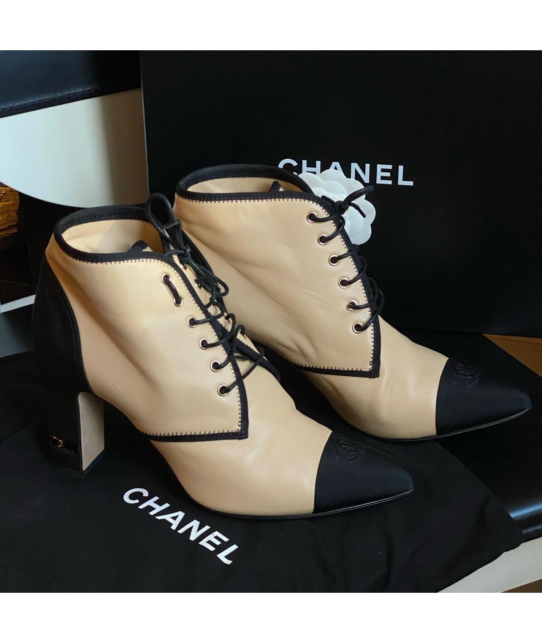 CHANEL Бежевые кожаные ботильоны, фото 2