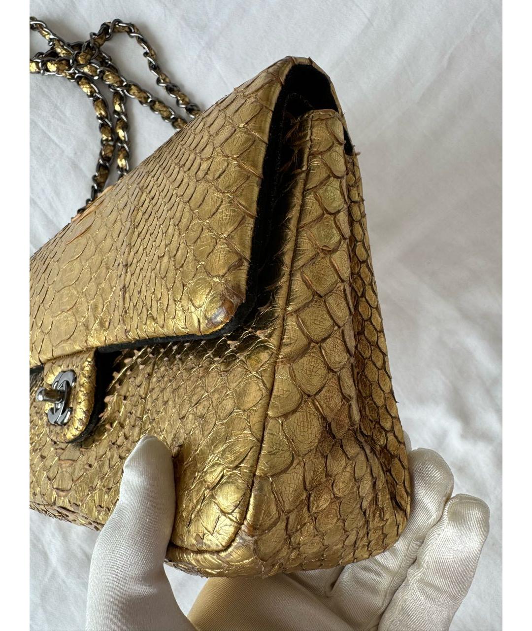 CHANEL Золотая сумка через плечо из экзотической кожи, фото 6