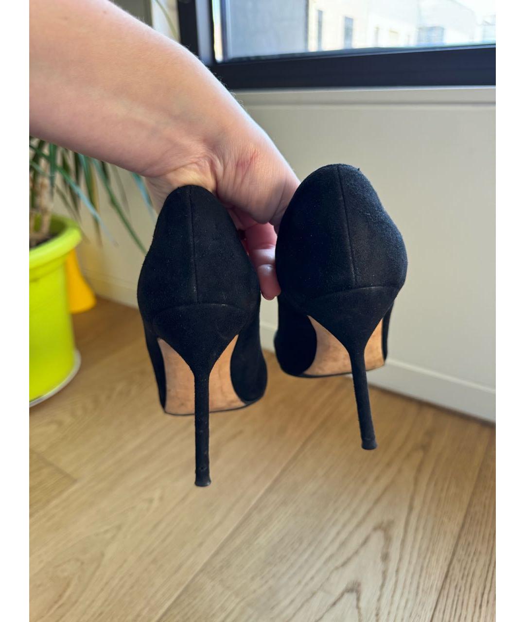 MANOLO BLAHNIK Черные замшевые туфли, фото 4