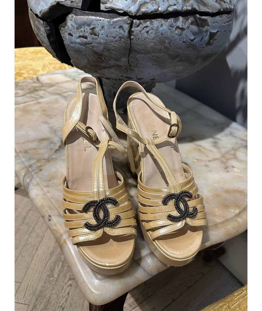 CHANEL Бежевые кожаные босоножки, фото 2