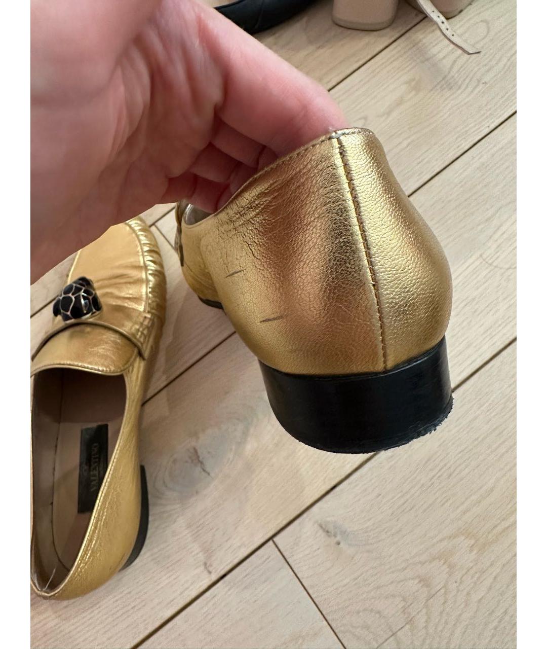 VALENTINO Золотые кожаные лоферы, фото 8