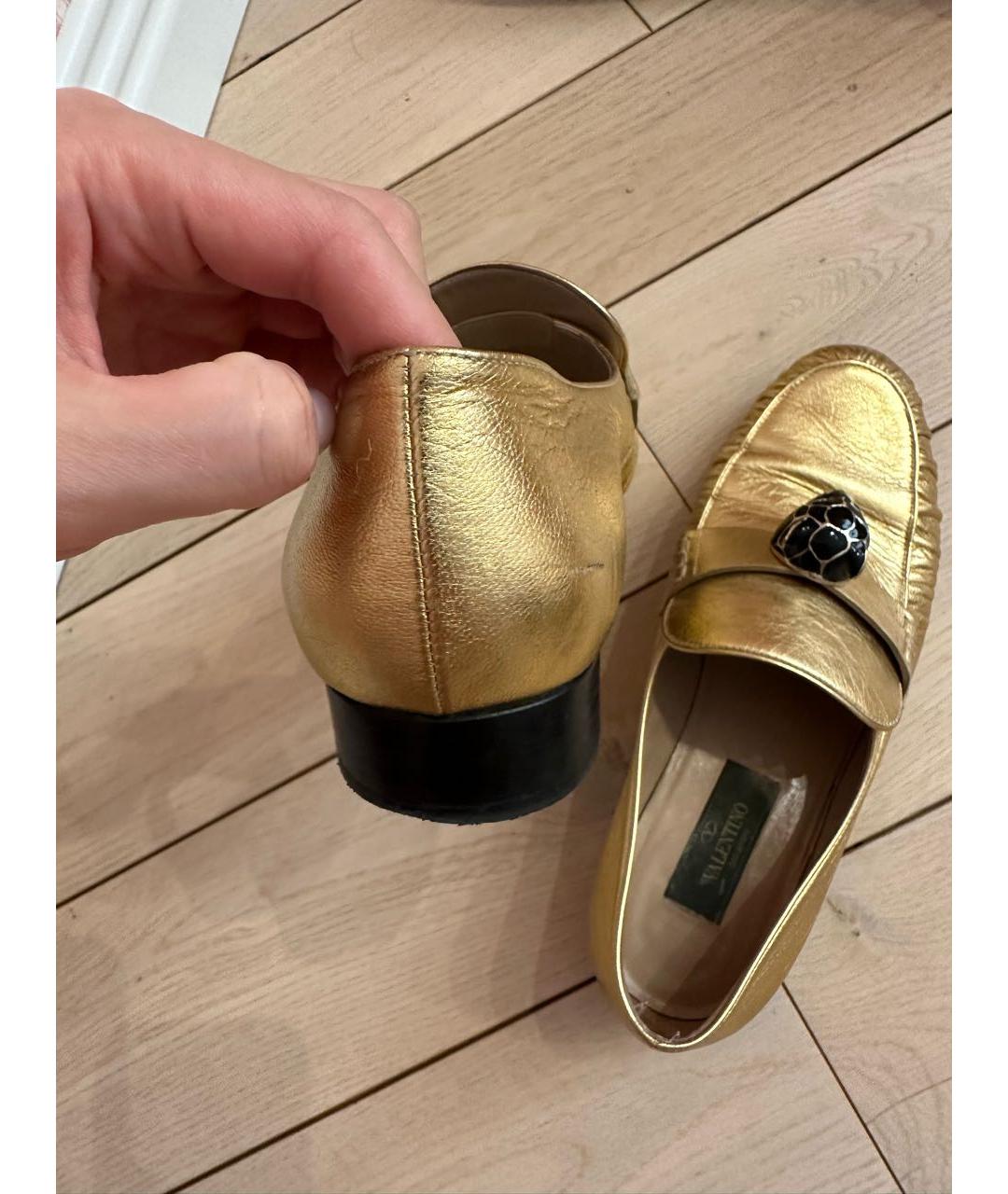 VALENTINO Золотые кожаные лоферы, фото 6