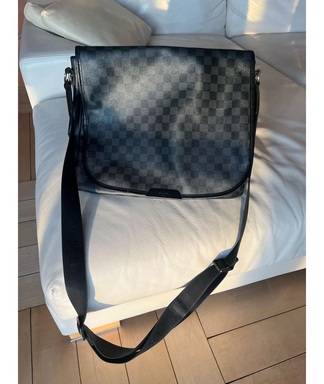 LOUIS VUITTON Черная кожаная сумка на плечо, фото 8