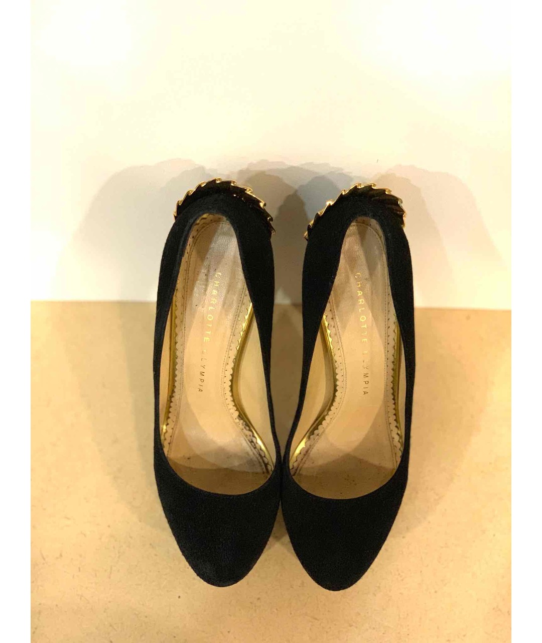 CHARLOTTE OLYMPIA Черные замшевые туфли, фото 3
