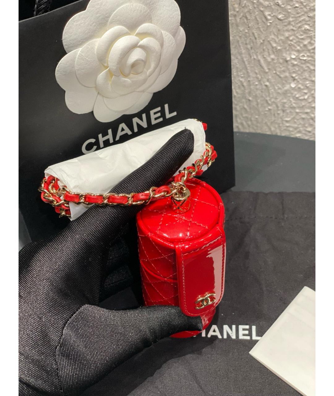 CHANEL Красная косметичка из лакированной кожи, фото 6