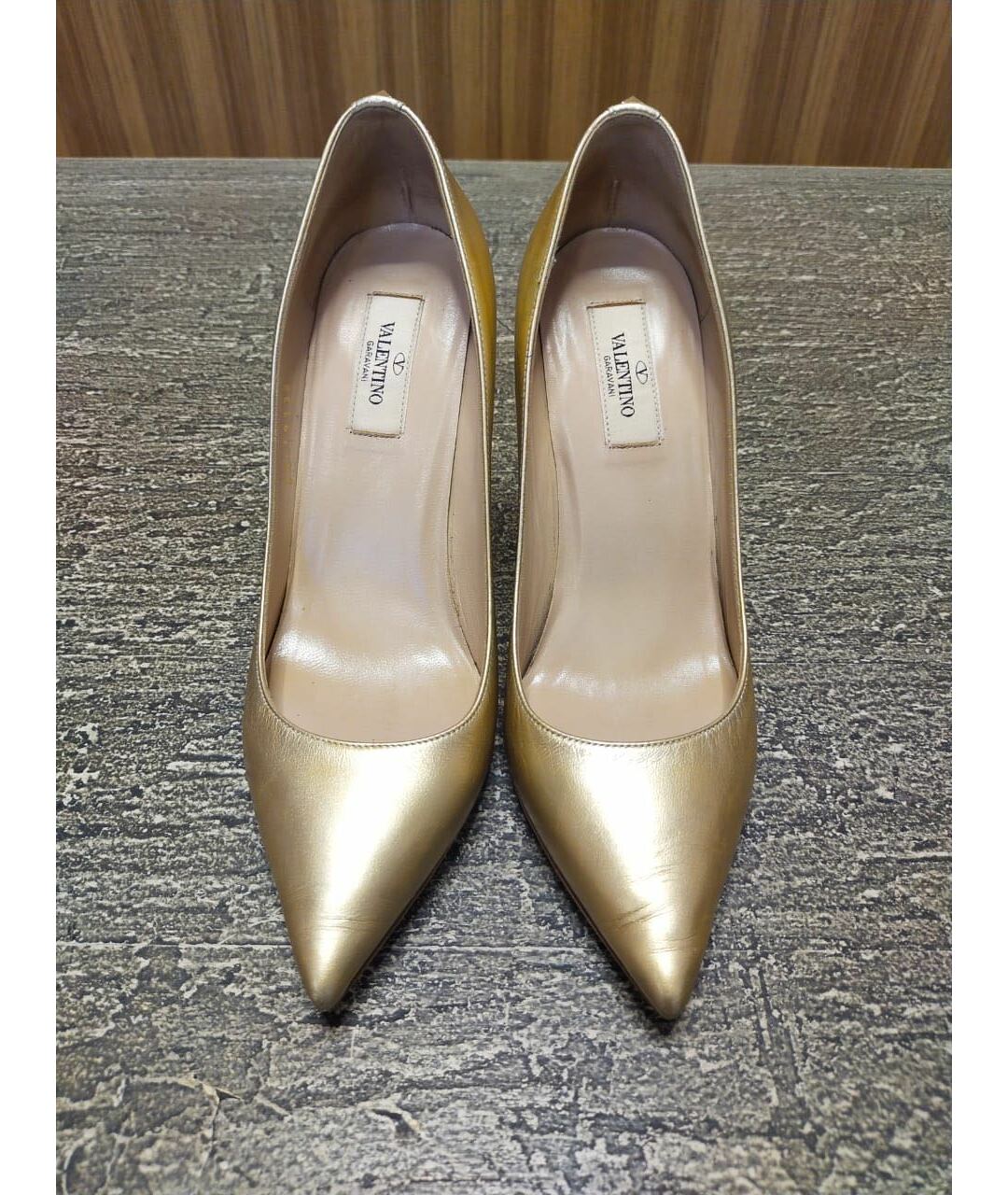 VALENTINO GARAVANI Золотые кожаные туфли, фото 2