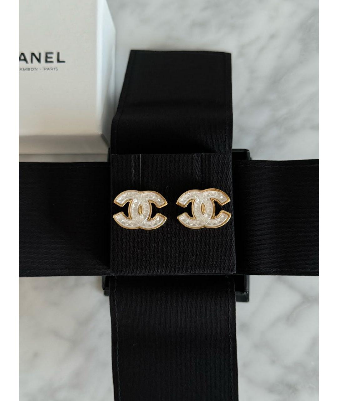 CHANEL Белые металлические серьги, фото 3