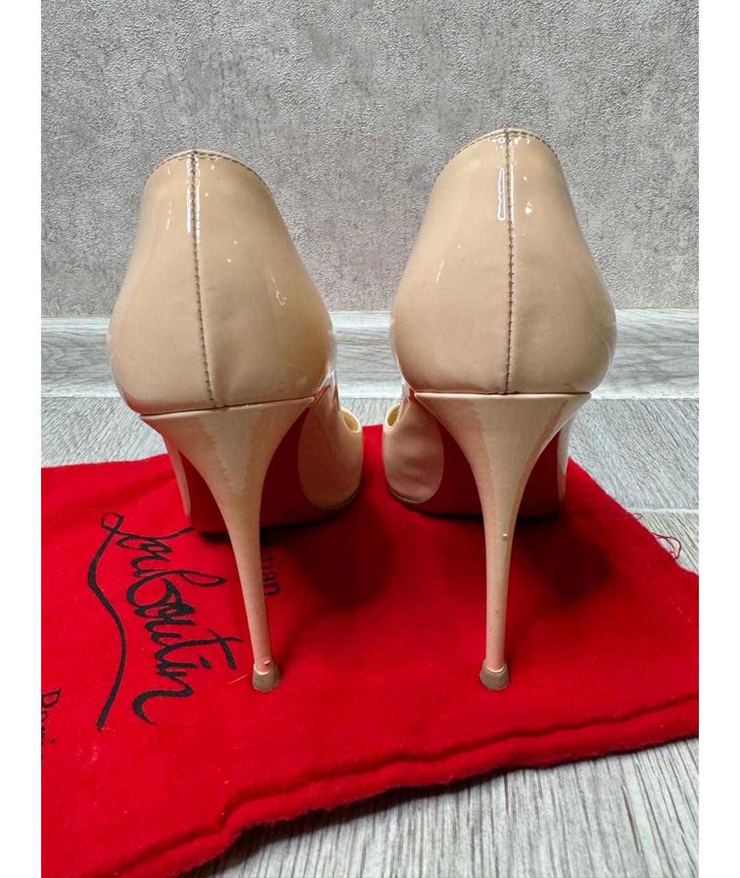 CHRISTIAN LOUBOUTIN Бежевые туфли из лакированной кожи, фото 4