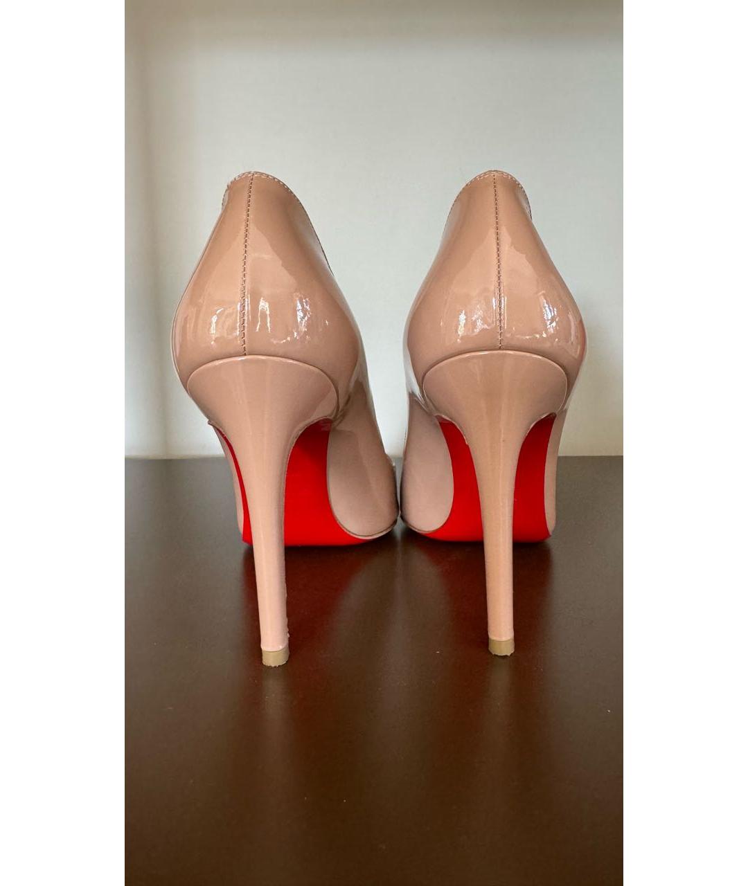 CHRISTIAN LOUBOUTIN Бежевые туфли из лакированной кожи, фото 4