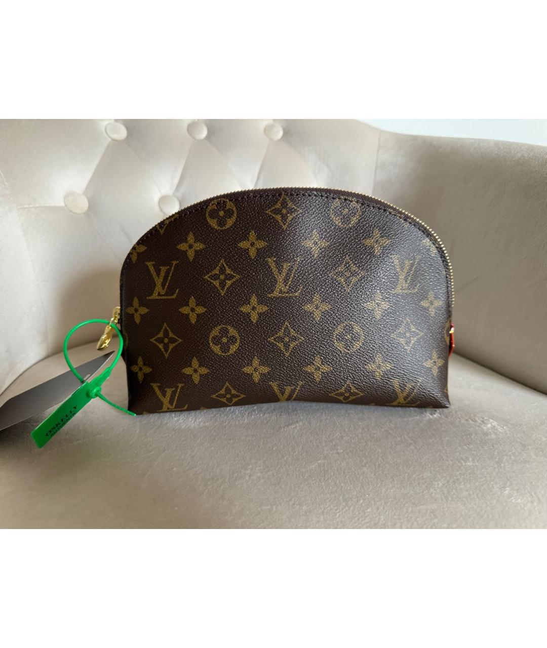 LOUIS VUITTON Коричневая косметичка, фото 6