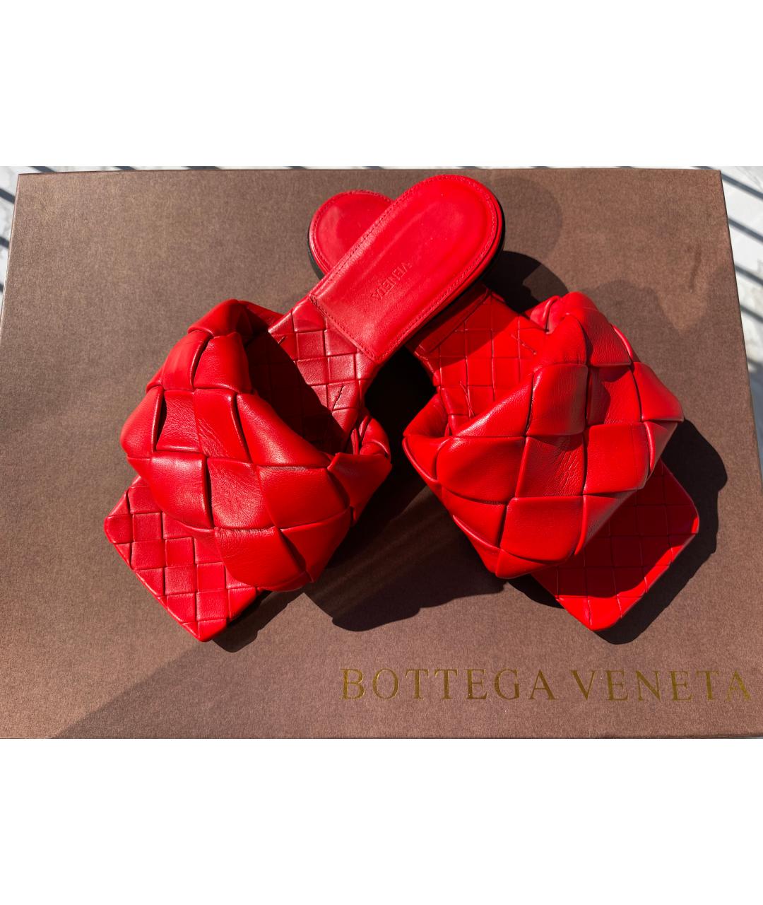 BOTTEGA VENETA Красные кожаные шлепанцы, фото 6