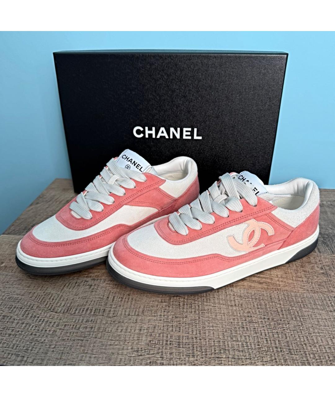 CHANEL Коралловые замшевые кеды, фото 3