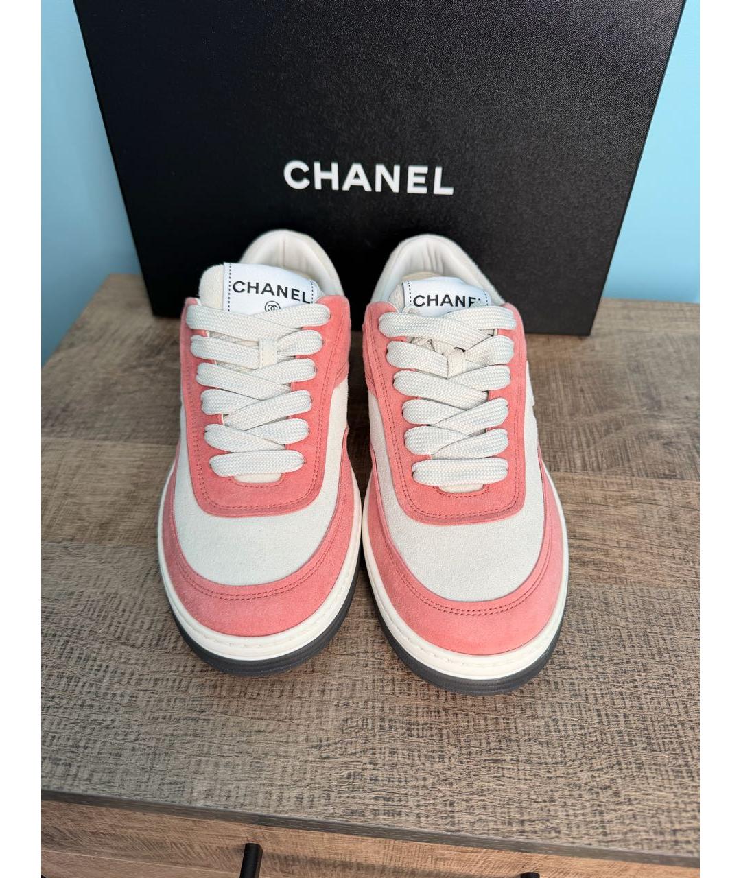CHANEL Коралловые замшевые кеды, фото 4
