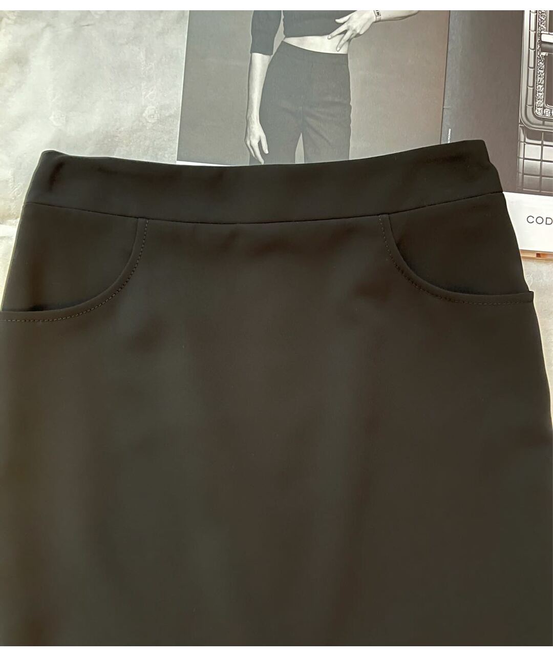CHANEL PRE-OWNED Черная полиэстеровая юбка миди, фото 3