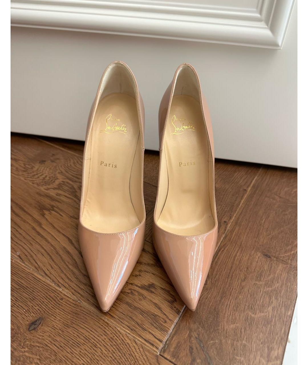 CHRISTIAN LOUBOUTIN Бежевые туфли из лакированной кожи, фото 4