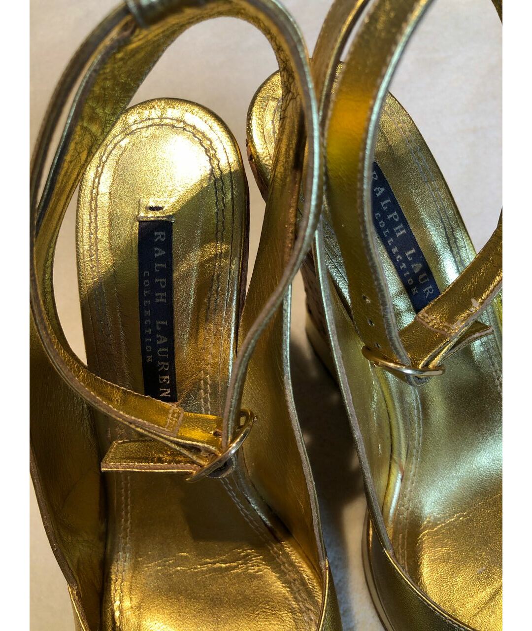 RALPH LAUREN COLLECTION Золотые кожаные босоножки, фото 5