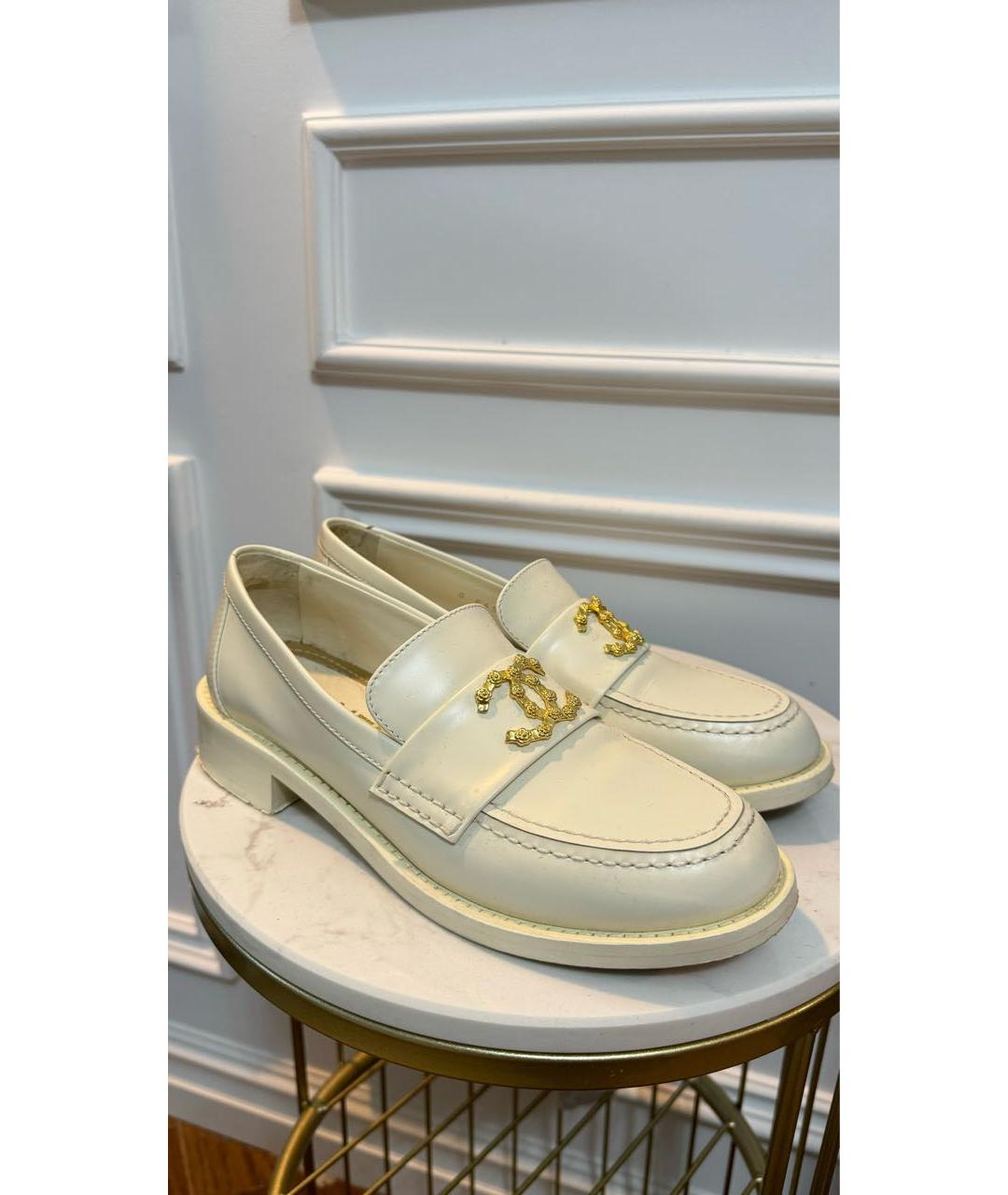 CHANEL Белые кожаные лоферы, фото 5