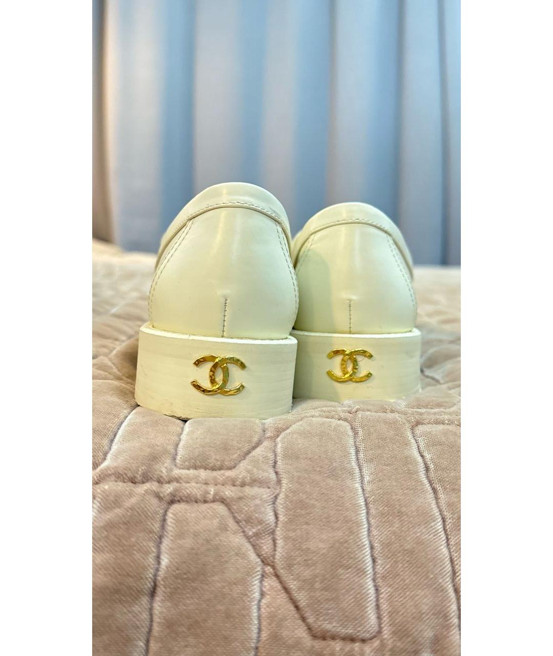 CHANEL Белые кожаные лоферы, фото 4