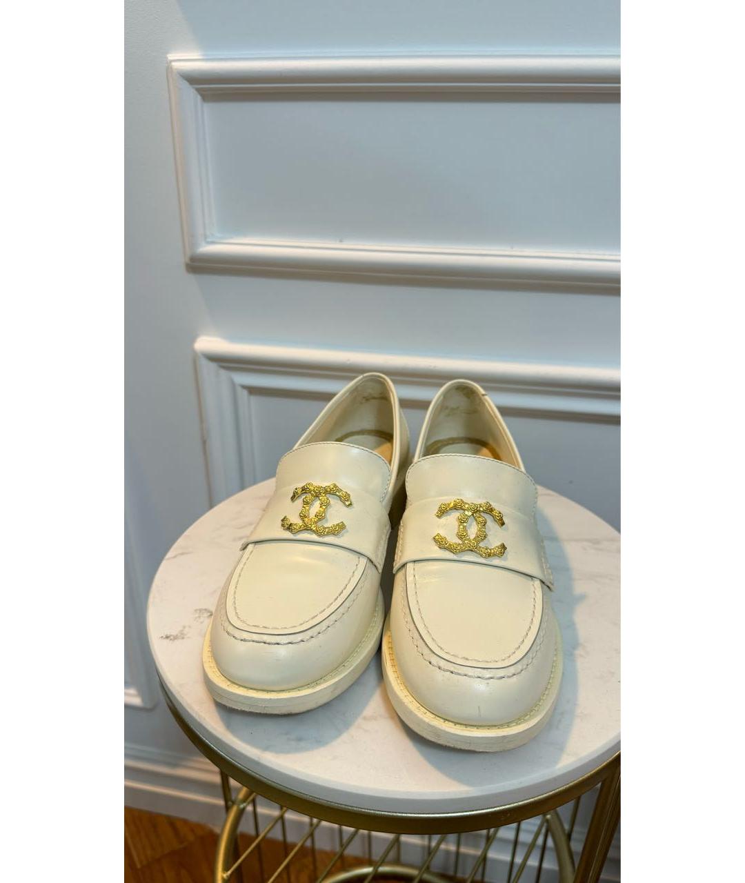 CHANEL Белые кожаные лоферы, фото 2