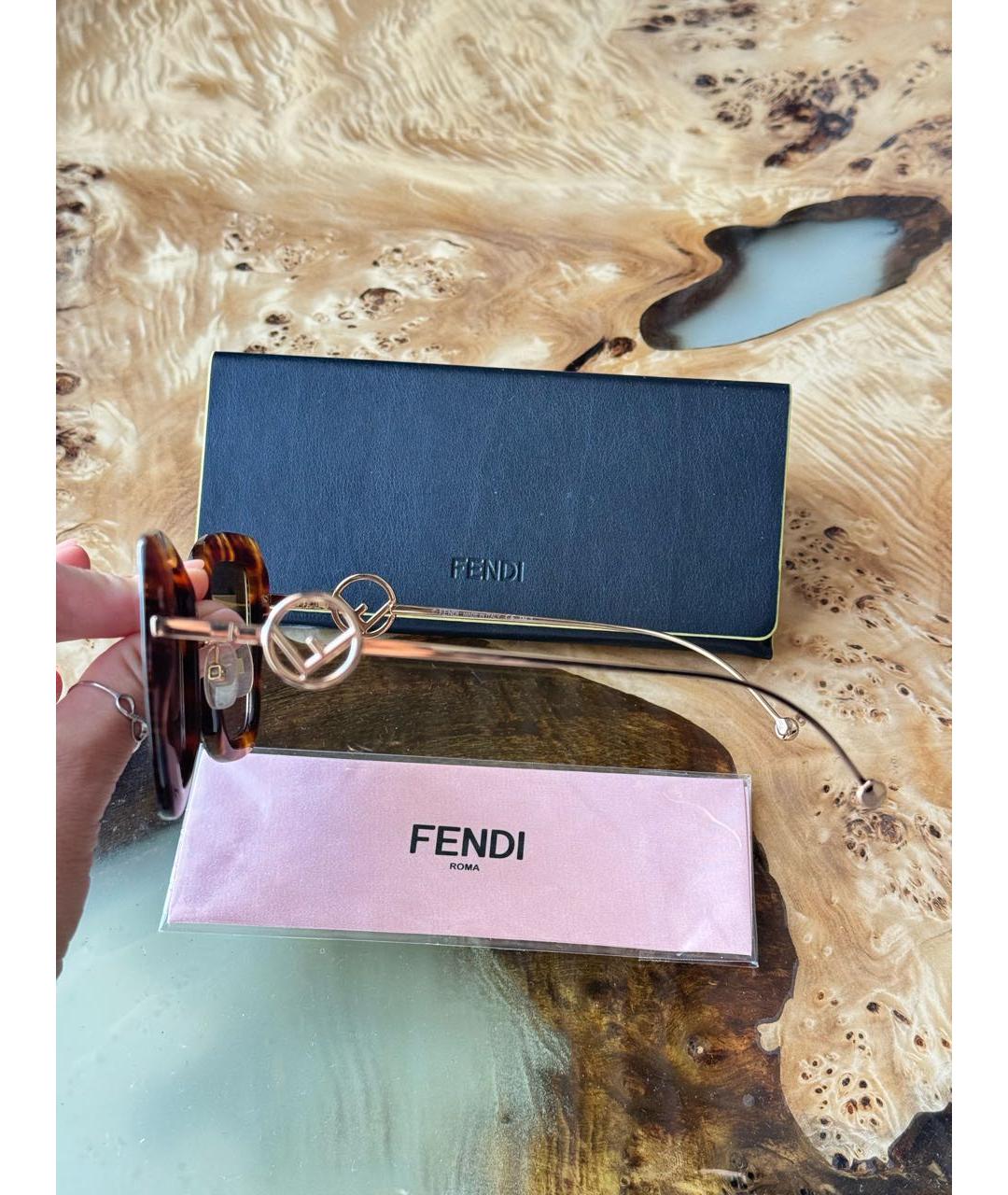 FENDI Коричневые пластиковые солнцезащитные очки, фото 3