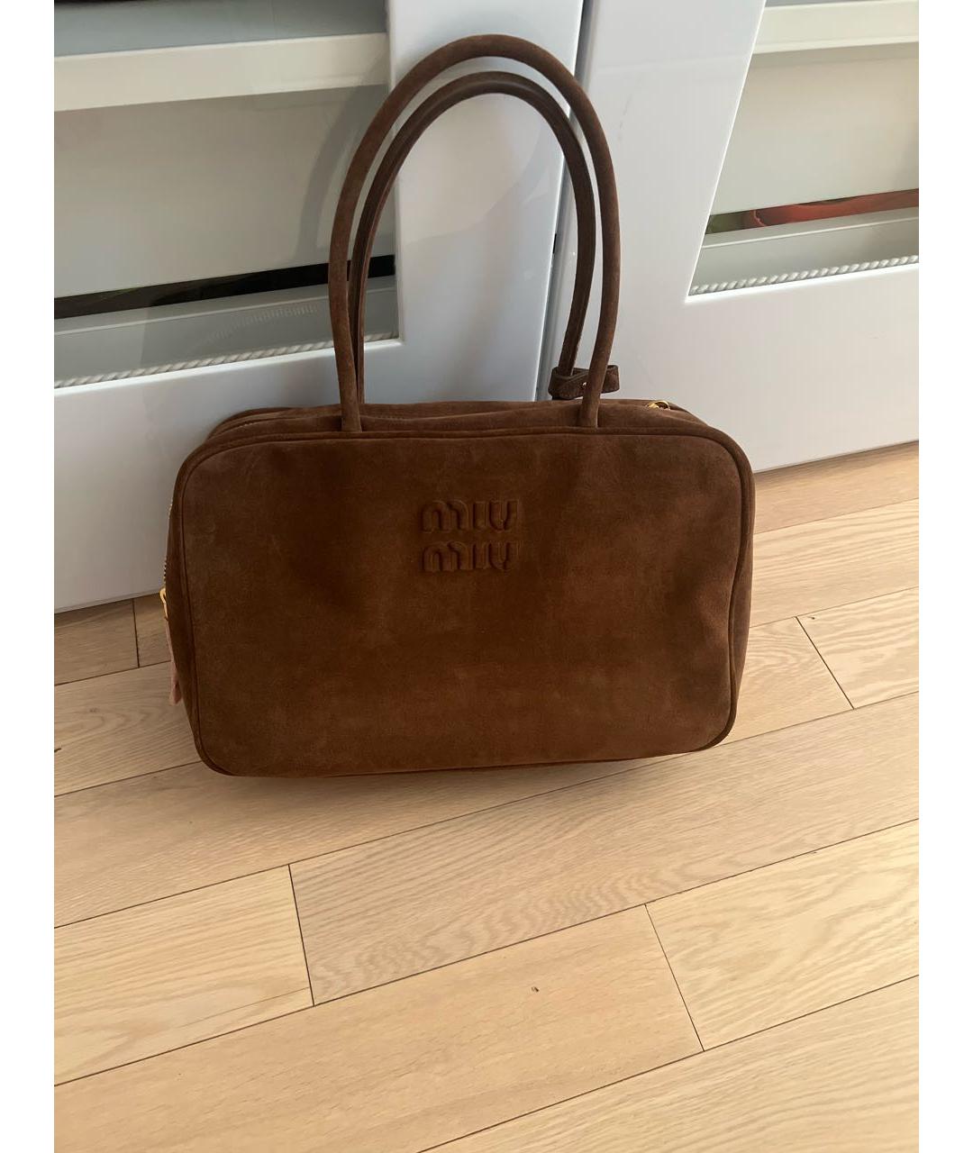 MIU MIU Коричневая замшевая сумка с короткими ручками, фото 3