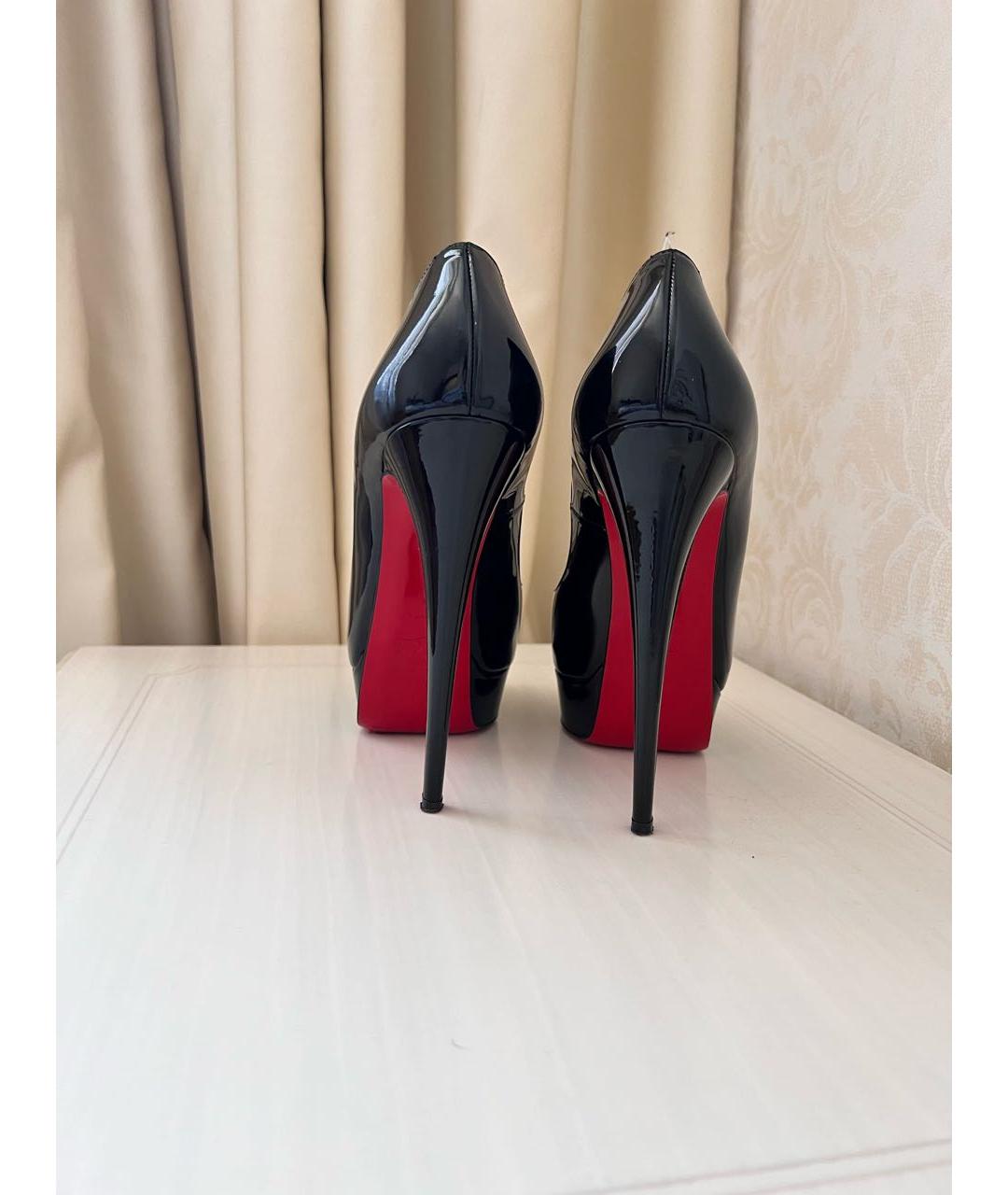 CHRISTIAN LOUBOUTIN Черные босоножки из лакированной кожи, фото 2