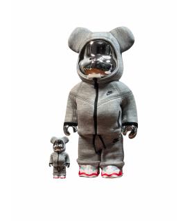 BEARBRICK Скульптура