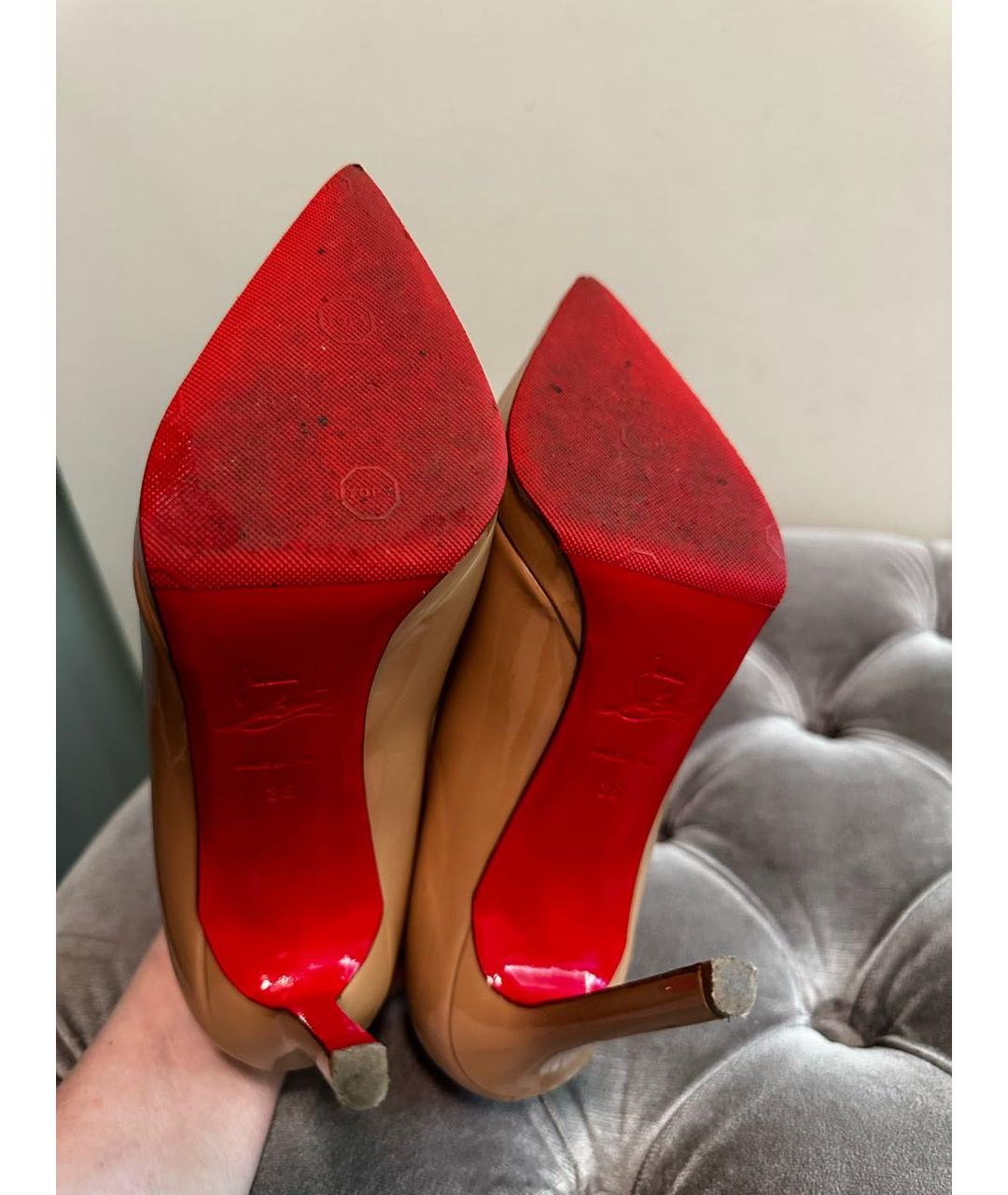 CHRISTIAN LOUBOUTIN Бежевые туфли из лакированной кожи, фото 5