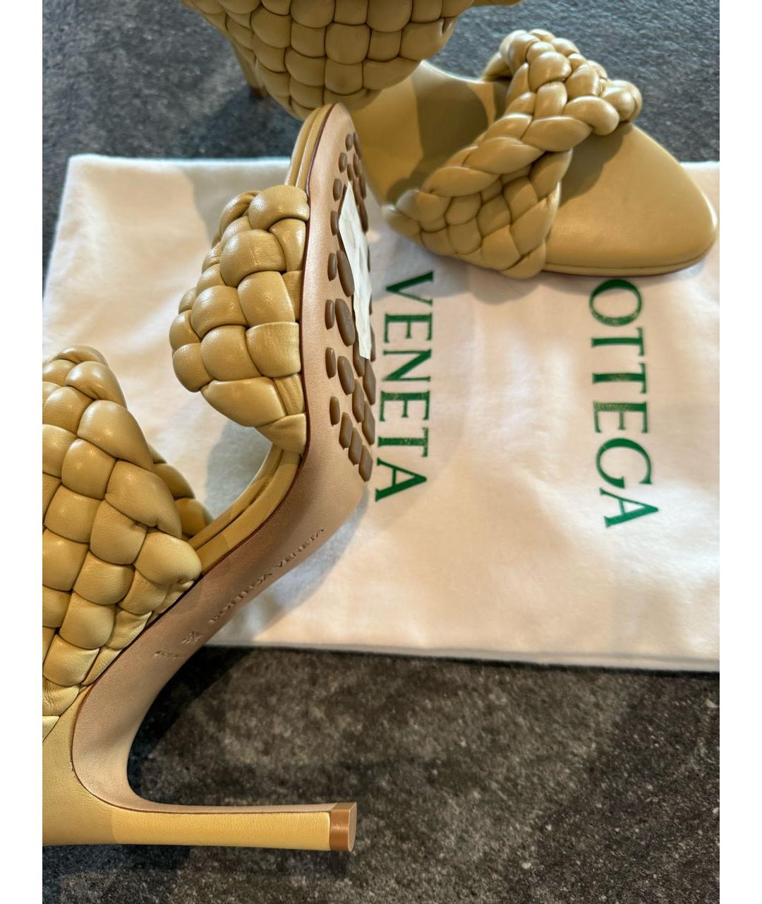 BOTTEGA VENETA Желтые кожаные босоножки, фото 4