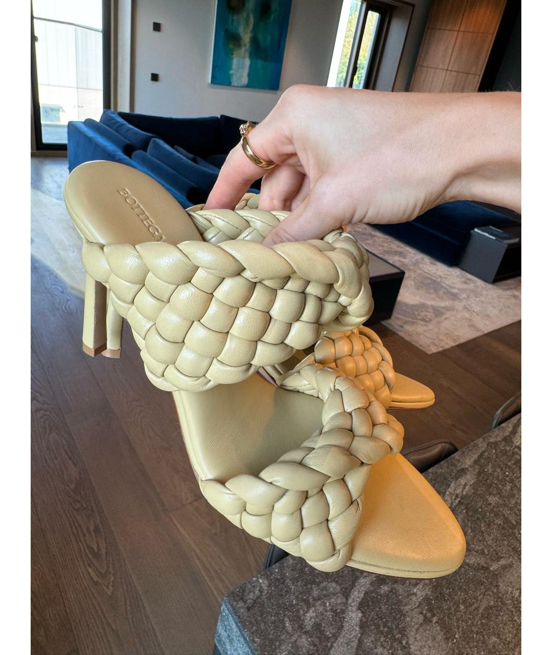 BOTTEGA VENETA Желтые кожаные босоножки, фото 3