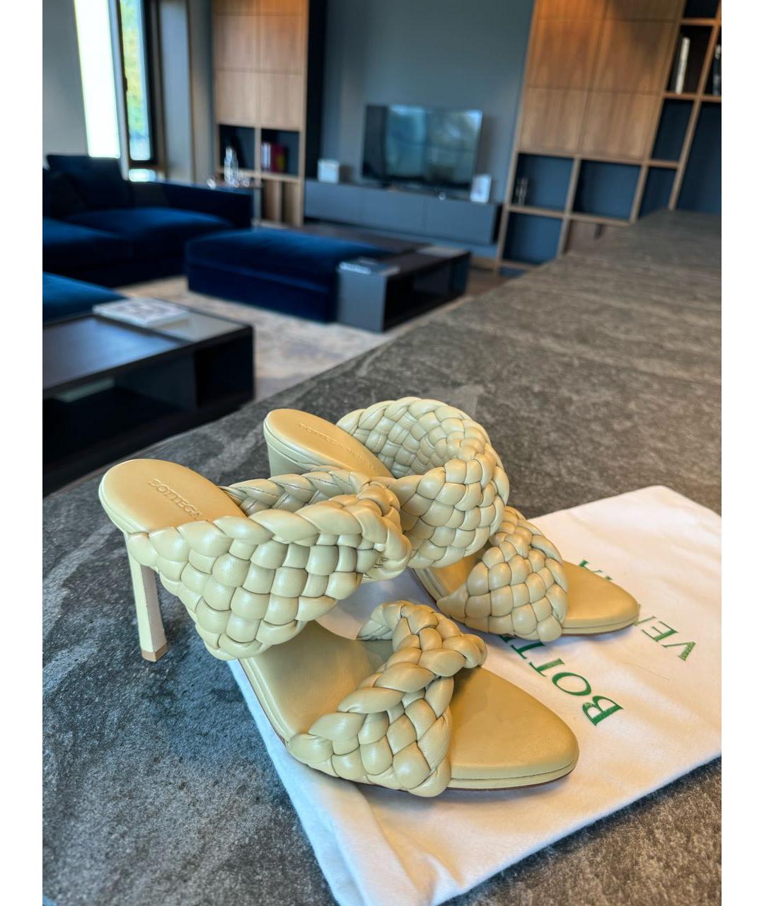 BOTTEGA VENETA Желтые кожаные босоножки, фото 2