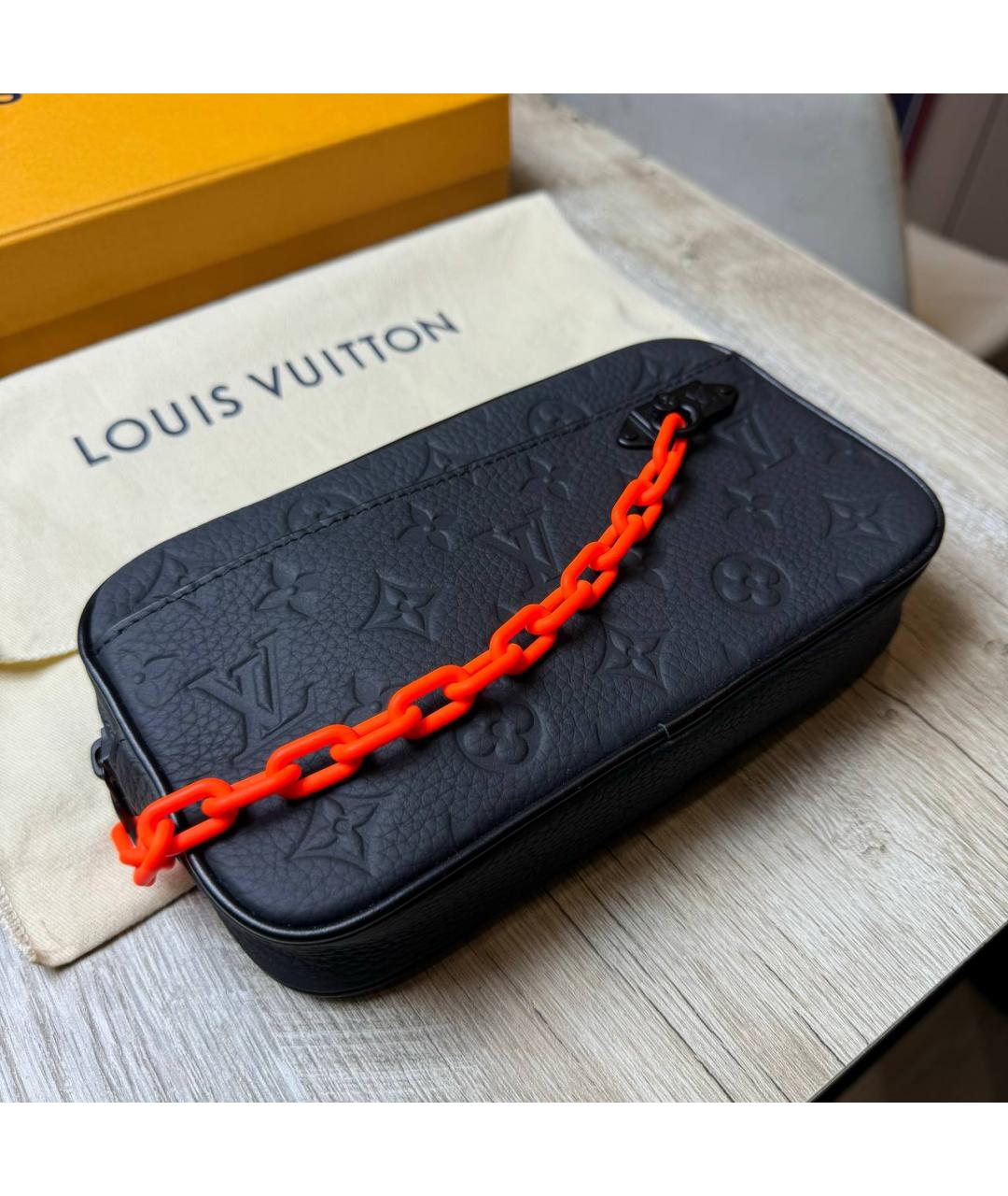 LOUIS VUITTON Черная кожаная поясная сумка, фото 2