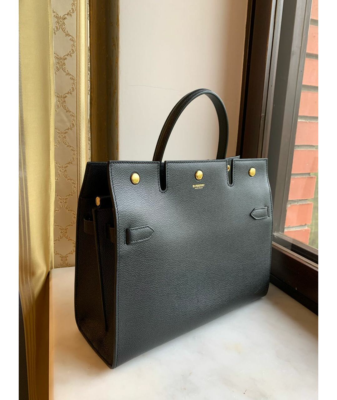 BURBERRY Черная кожаная сумка тоут, фото 2