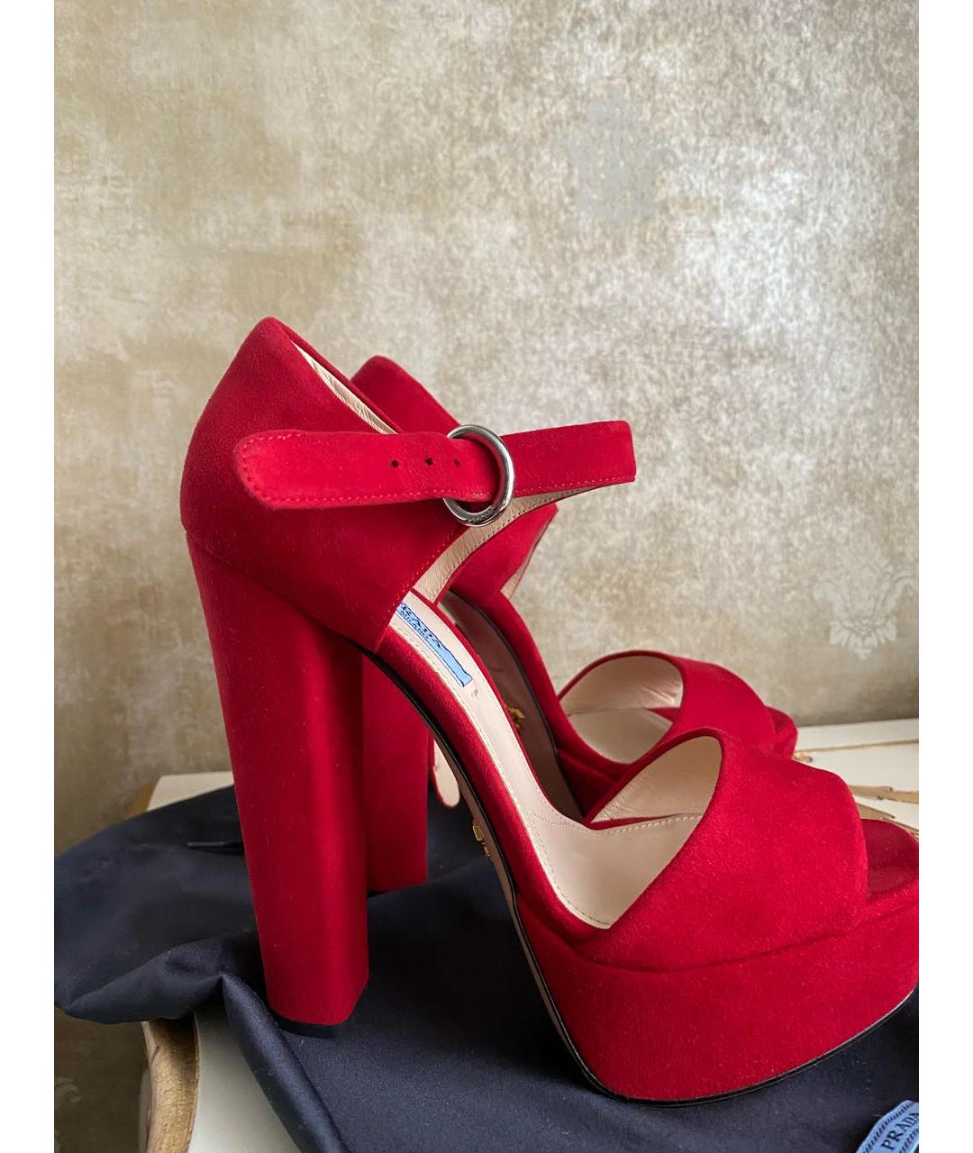 PRADA Красные замшевые босоножки, фото 3