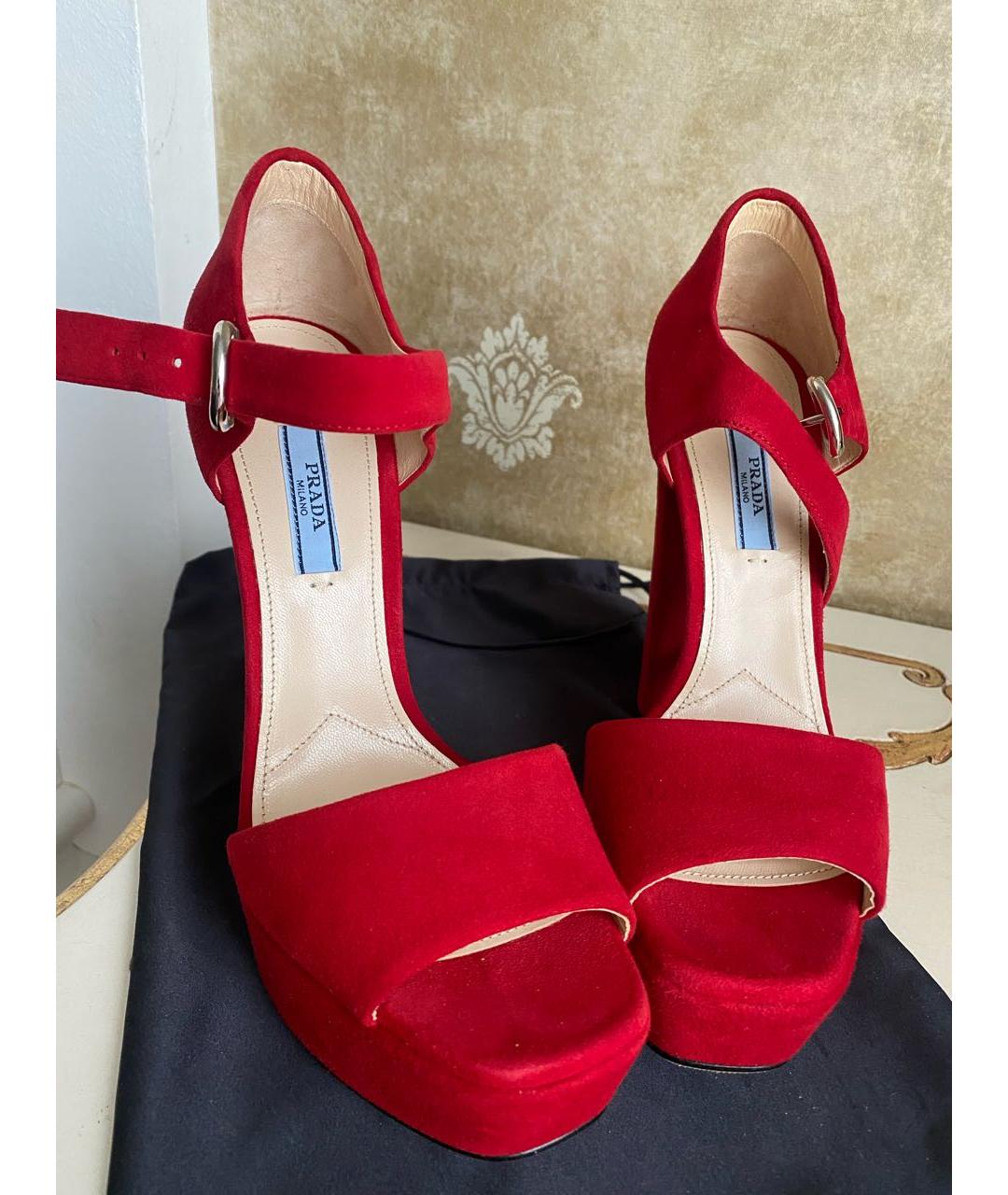 PRADA Красные замшевые босоножки, фото 2