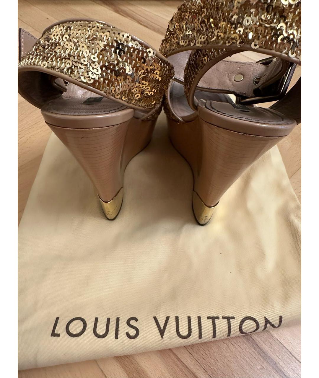 LOUIS VUITTON Золотые босоножки, фото 3