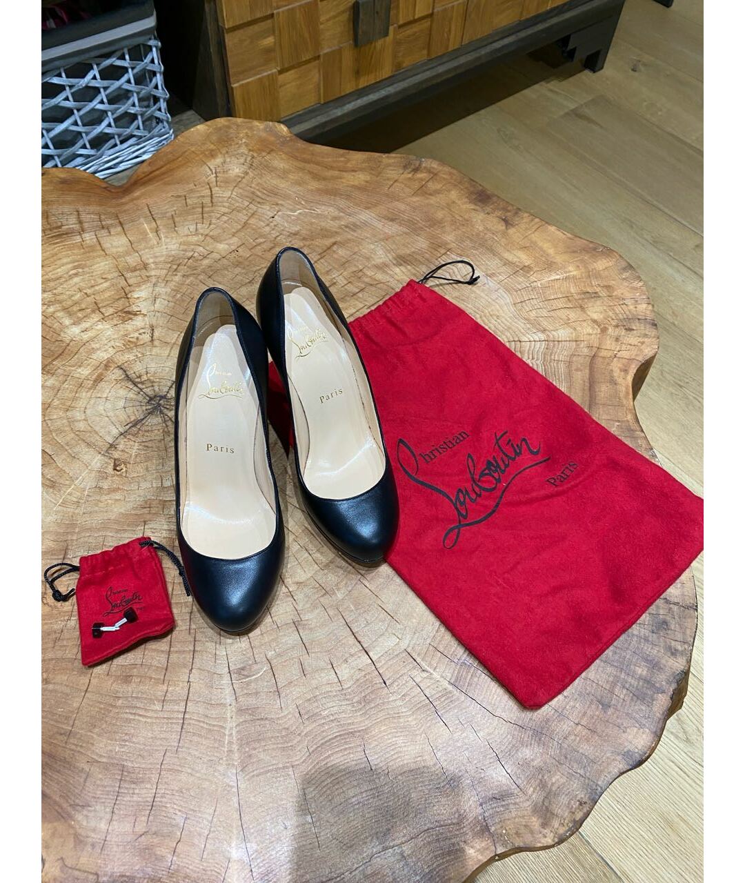 CHRISTIAN LOUBOUTIN Черные кожаные туфли, фото 2