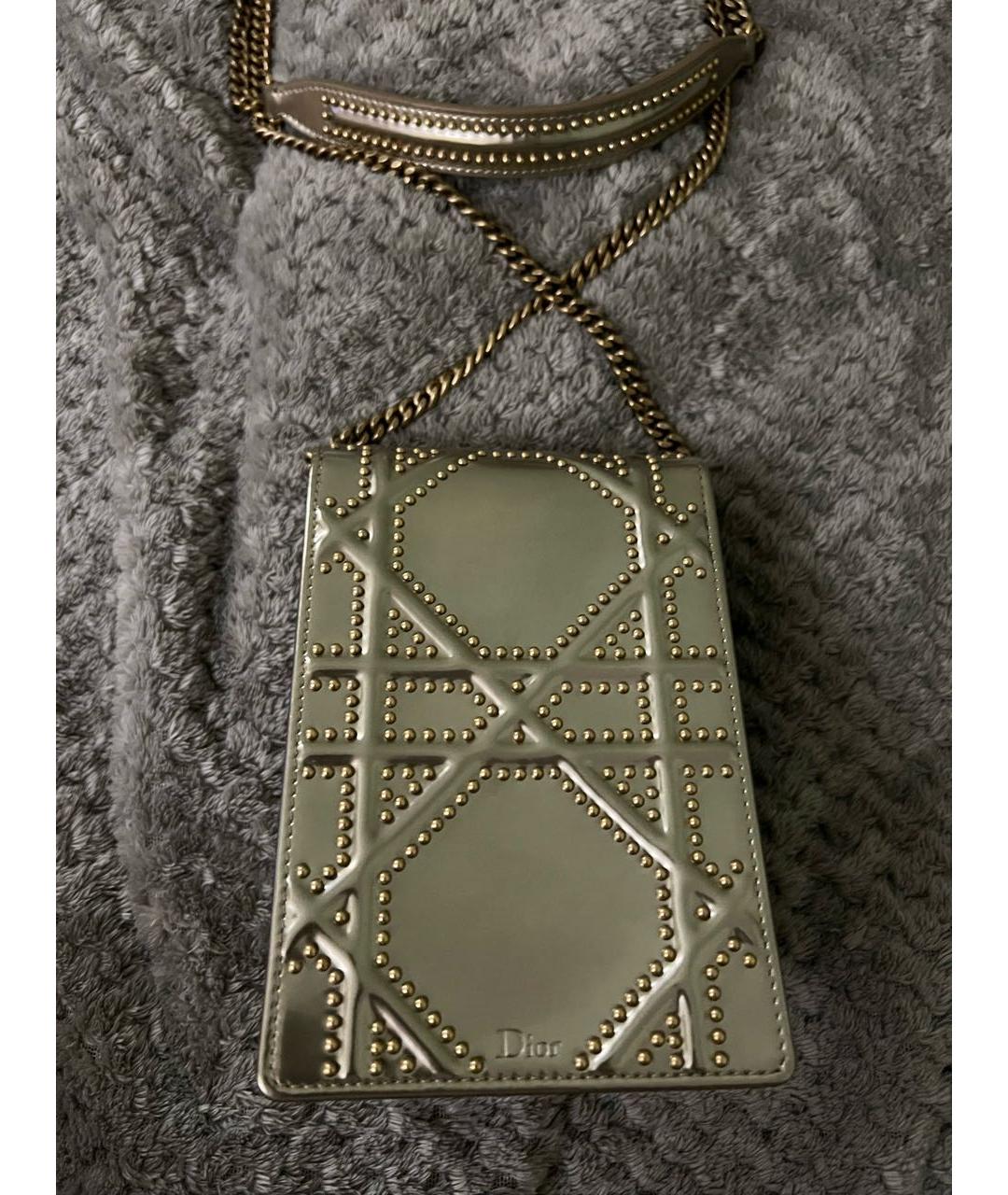 CHRISTIAN DIOR Золотая сумка через плечо из лакированной кожи, фото 4