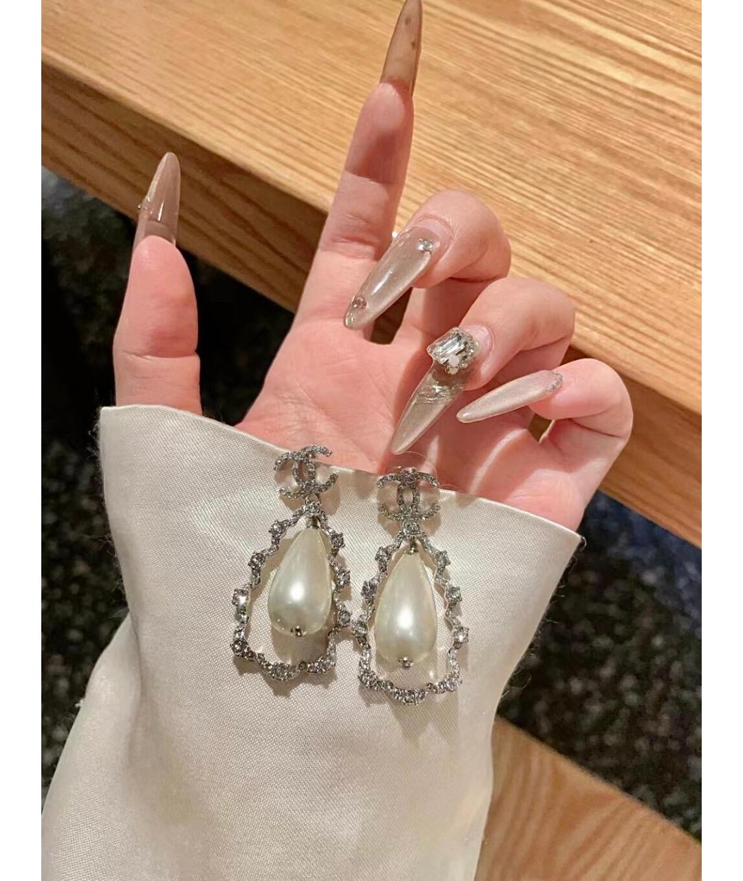 CHANEL Белые жемчужные серьги, фото 3