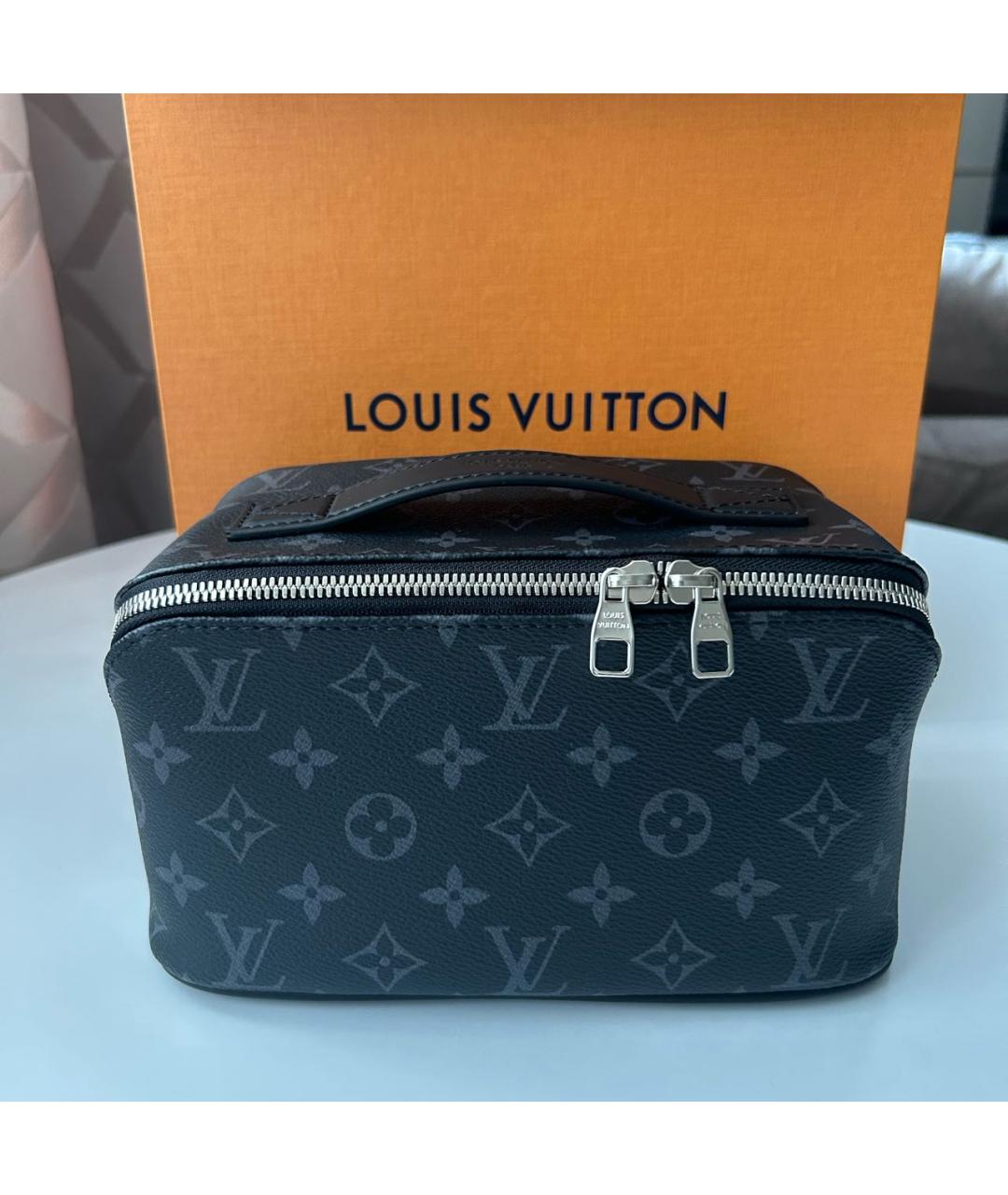 LOUIS VUITTON Антрацитовая косметичка, фото 7