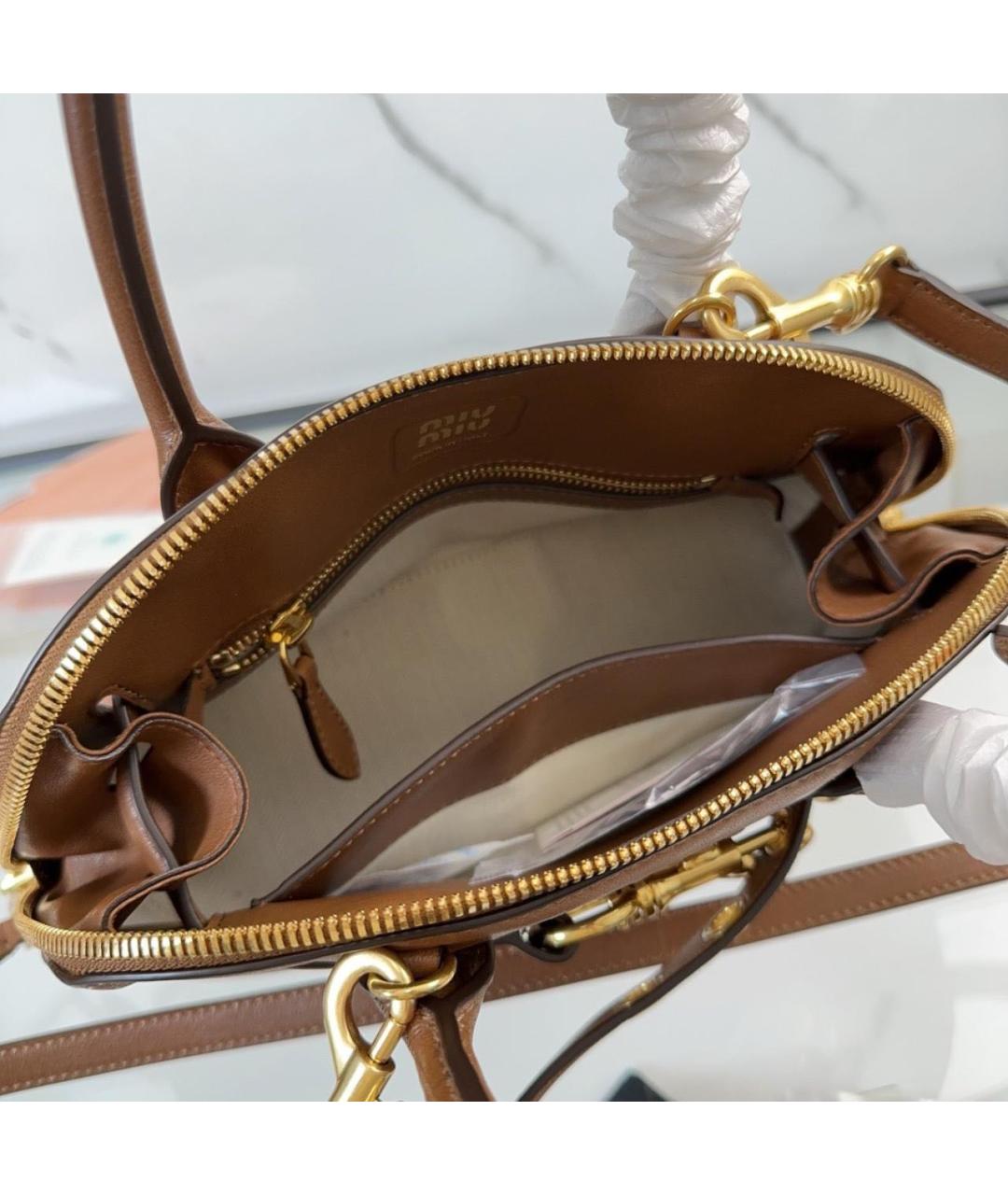 MIU MIU Коричневая кожаная сумка с короткими ручками, фото 4