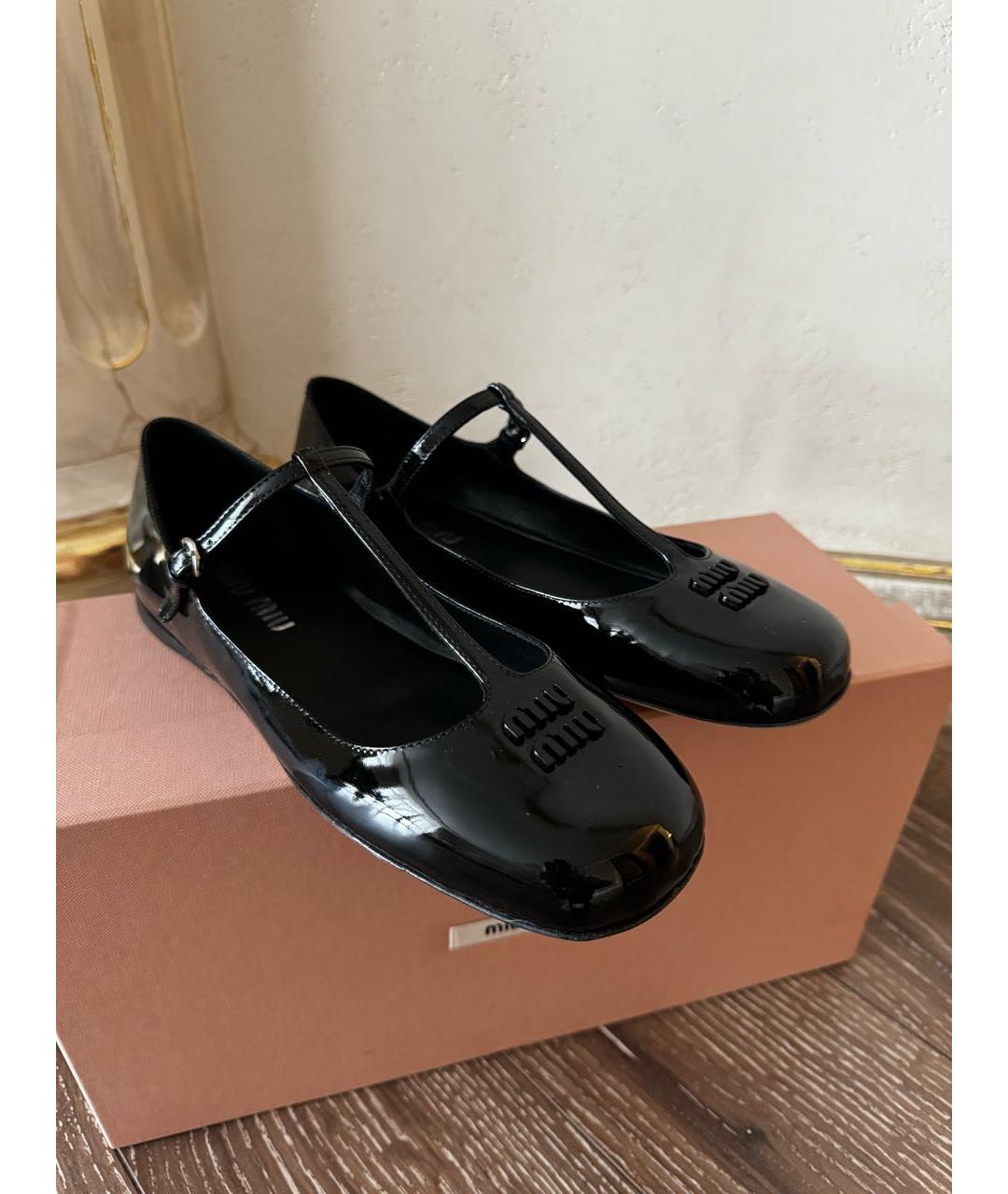 MIU MIU Черные балетки из лакированной кожи, фото 4