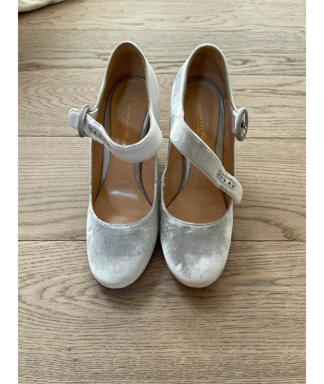 GIANVITO ROSSI Серебряные бархатные туфли, фото 2