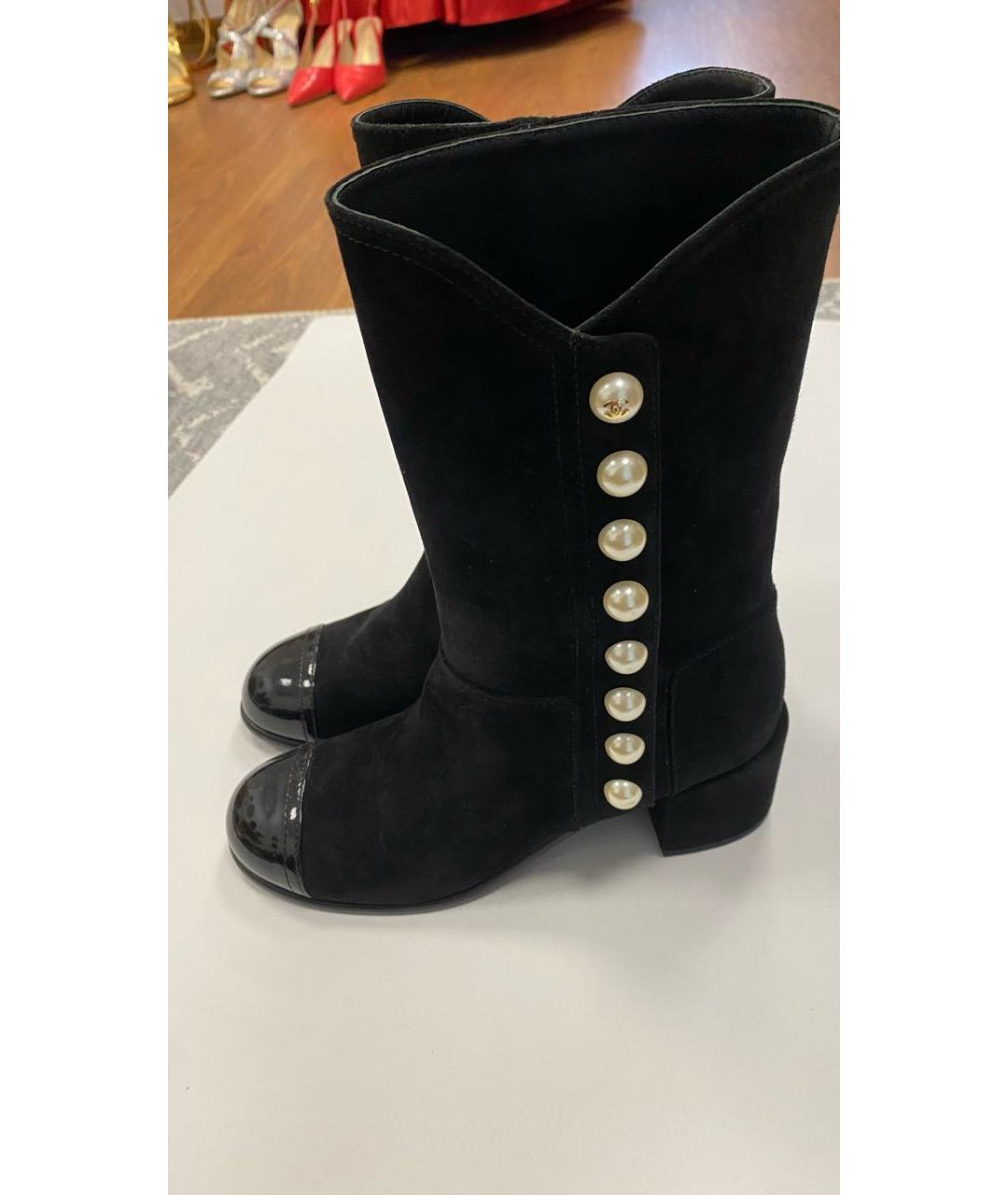 CHANEL Черные замшевые сапоги, фото 2