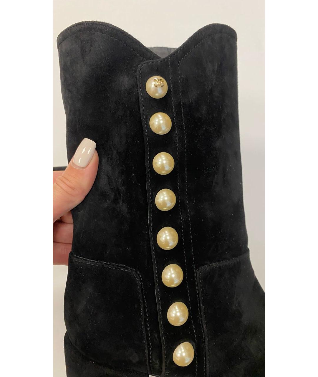 CHANEL Черные замшевые сапоги, фото 7